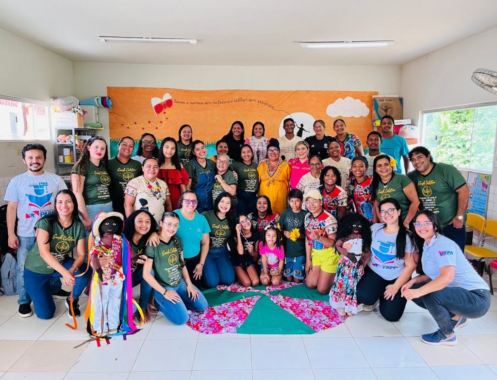 Alunos do curso da Saúde Coletiva realizando projeto no quilombo Mocambo